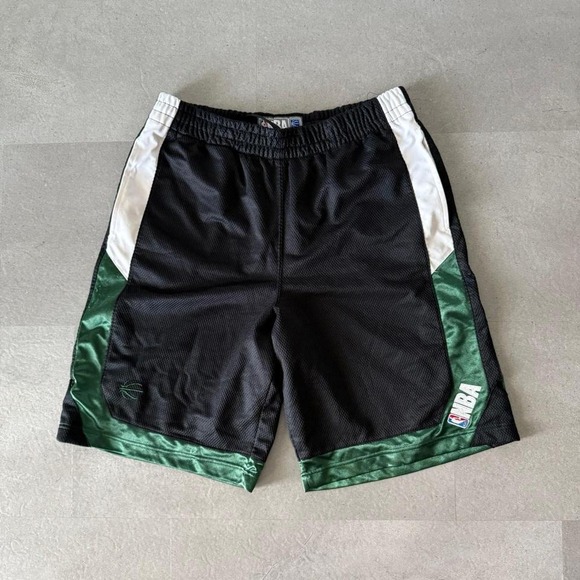 NBA Milwaukee Bucks Mesh Shorts Official Team Gear, Size XL - Picture 1 of 6